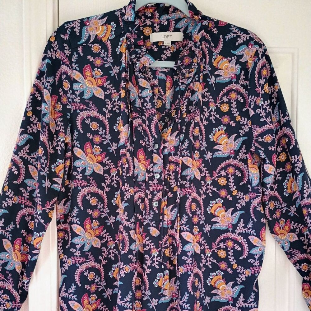 LOFT FLORAL DARK NAVY LONG SLEEVE DRESSY BLOUSE SIZE MEDIUM
